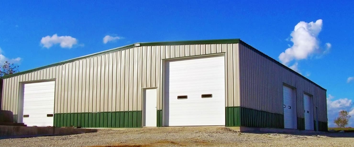 General-Steel-Metal-Warehouse-Building-with-Classic-Green-Wainscot